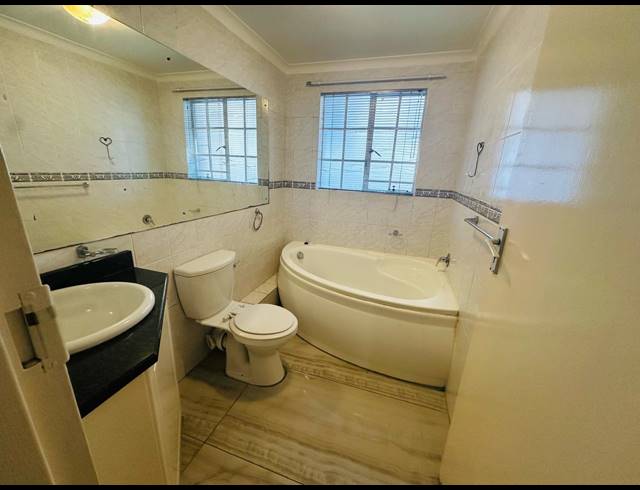 4 BEDROOM FREESTANDING FOR SALE IN CHASE VALLEY HEIGHTS